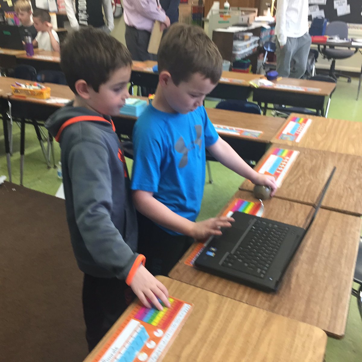 kathsan's tweet photo. Joshua Eaton Grade 3 students solving coding problems @mr_sprung @ReadingSchools #hourofcode https://t.co/lxLfwwFJUu