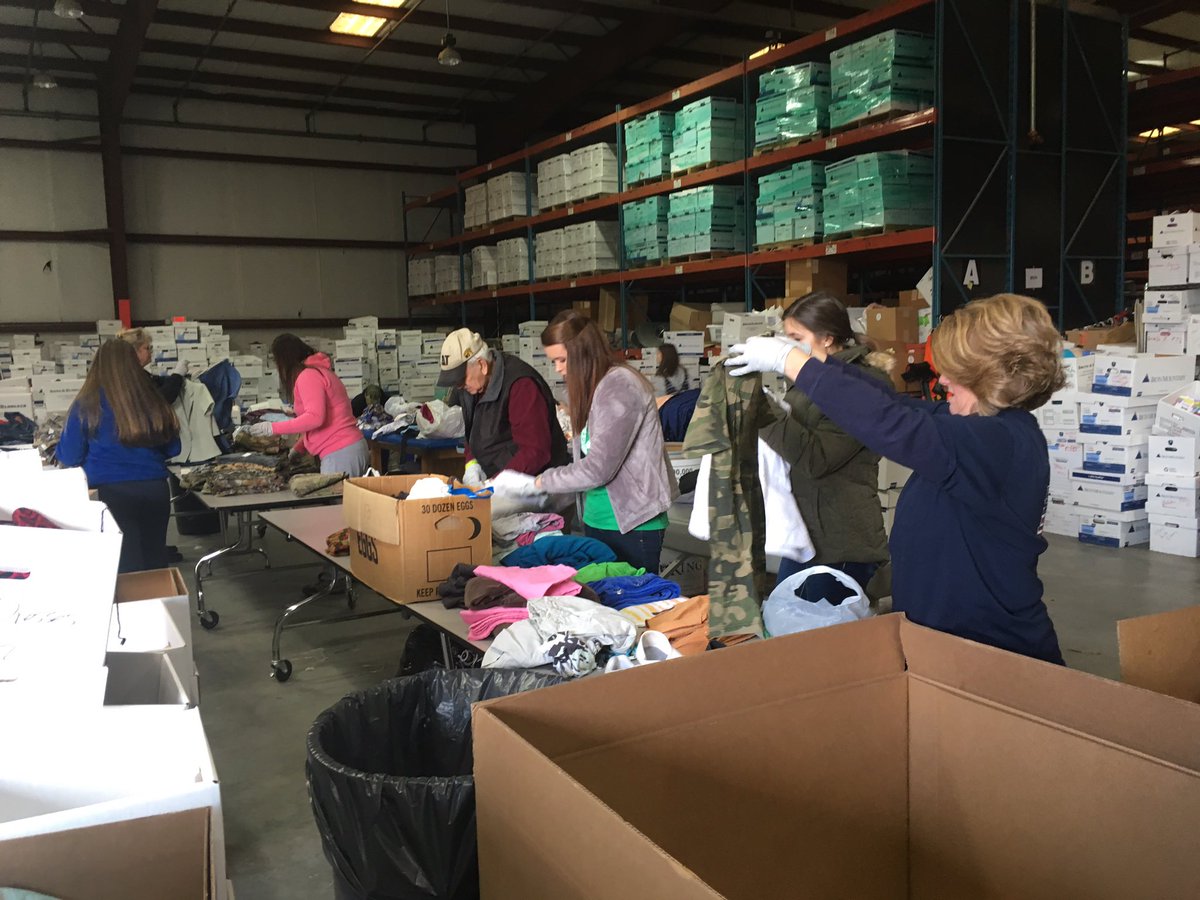gcaramshs's tweet photo. Upper School students started their Christmas break today by serving our neighbors affected by the fires in Sevier County. #GCAserves https://t.co/OLEVTeMoiZ