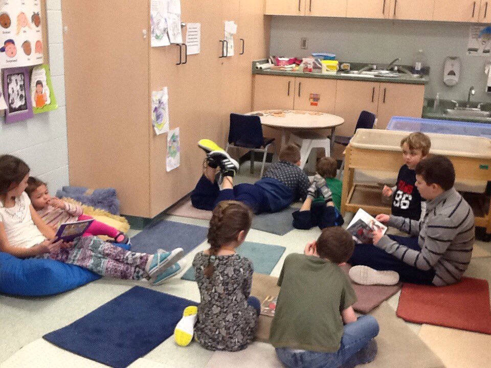 KimKkearney's tweet photo. FDK Christmas Fun with our reading buddies 💕 as we celebrate Jesus' birthday @stpetersaints @WellingtonCath https://t.co/dz2n07hazK