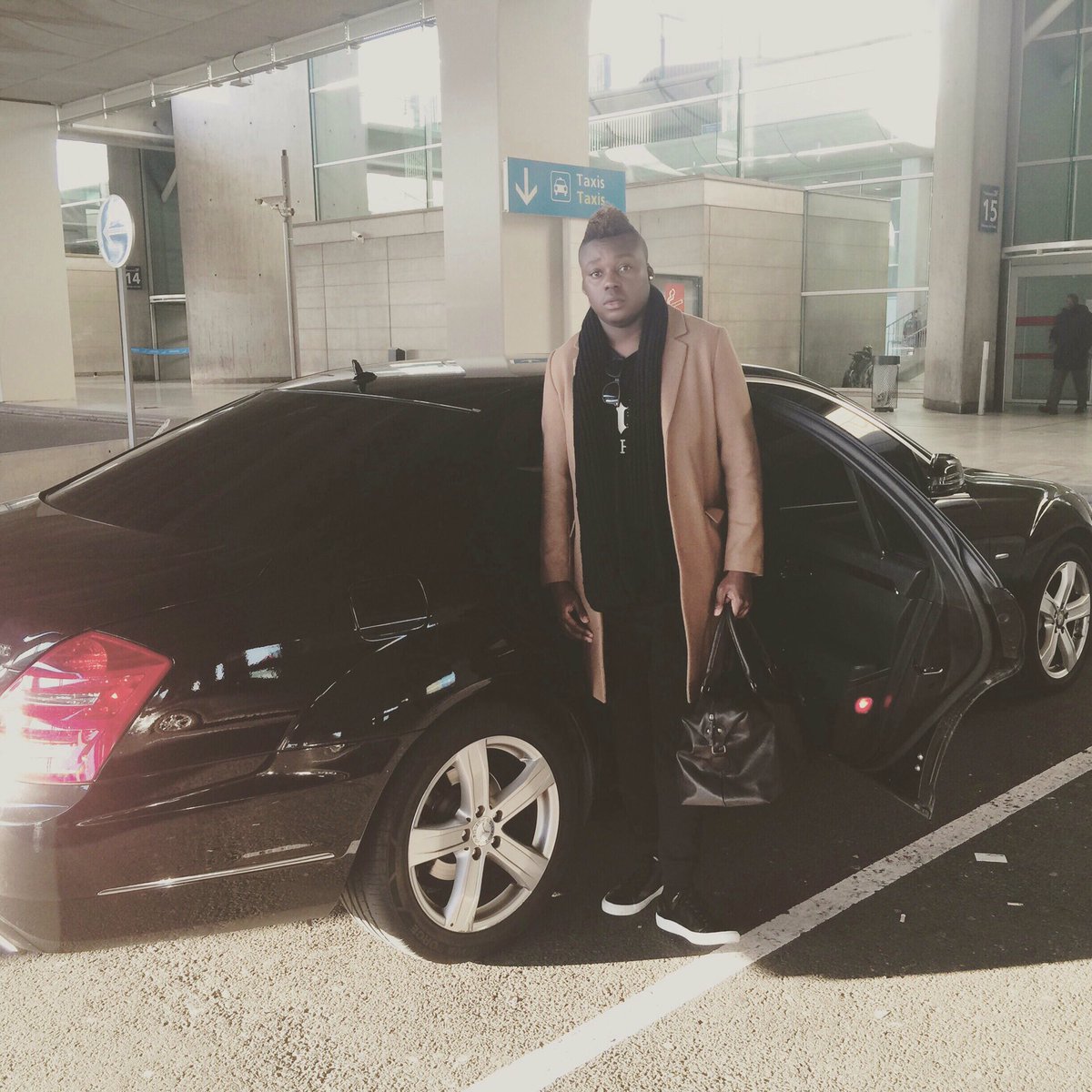 Iamckmorgan's tweet photo. #ckmorgan #flyboy Paris watz guuuuuurd #dealdone 🙏🙏🙏🙏💫💫 2017 slaying mood 💥💥💥 https://t.co/H5LMCnfx94