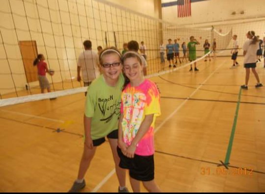 __mthompson__'s tweet photo. Happy birthday @oliviaazidekk I'm so glad we've been friends for so long. Enjoy these throwback pictures, have a fantastic day! https://t.co/sptf3HJvba
