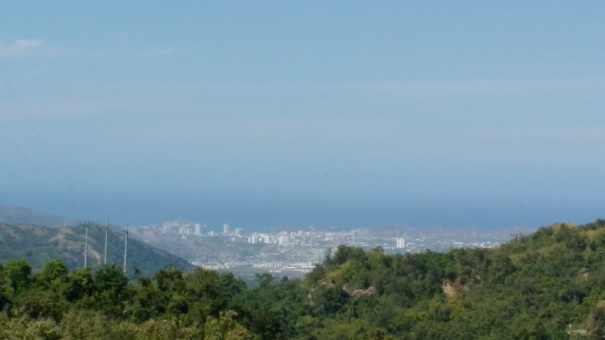 Bedtimesco's tweet photo. Vista diferente de la ciudad de Santa Marta desde la vía al corregimiento de Minca a 650 msnm aproximadamente #BedTimes

Foto: @Ing_Dorly https://t.co/KVOS4q3Od5