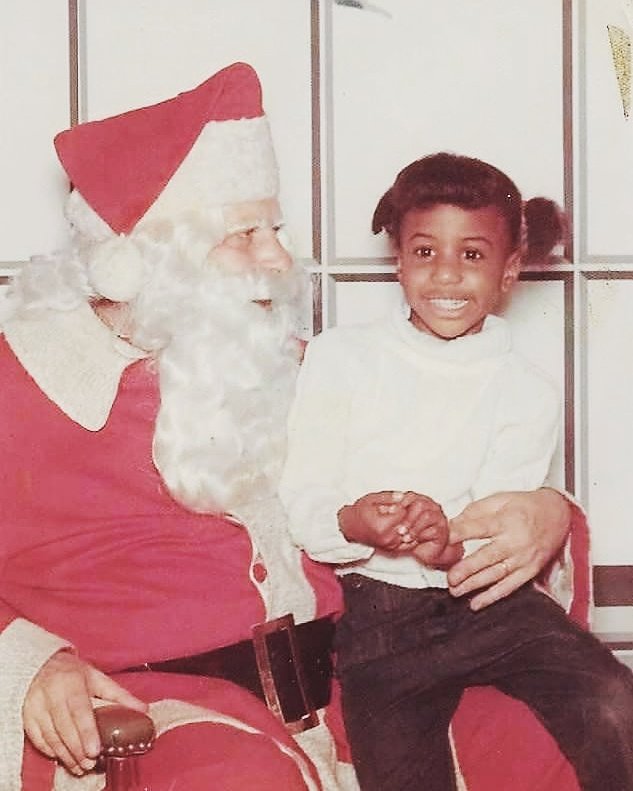 PermedtoNatural's tweet photo. With Santa at age 4 #TBT #ChristmasPicture #dopepic #santaclaus #Christmas #funwithsanta https://t.co/IOa5RXNgy8