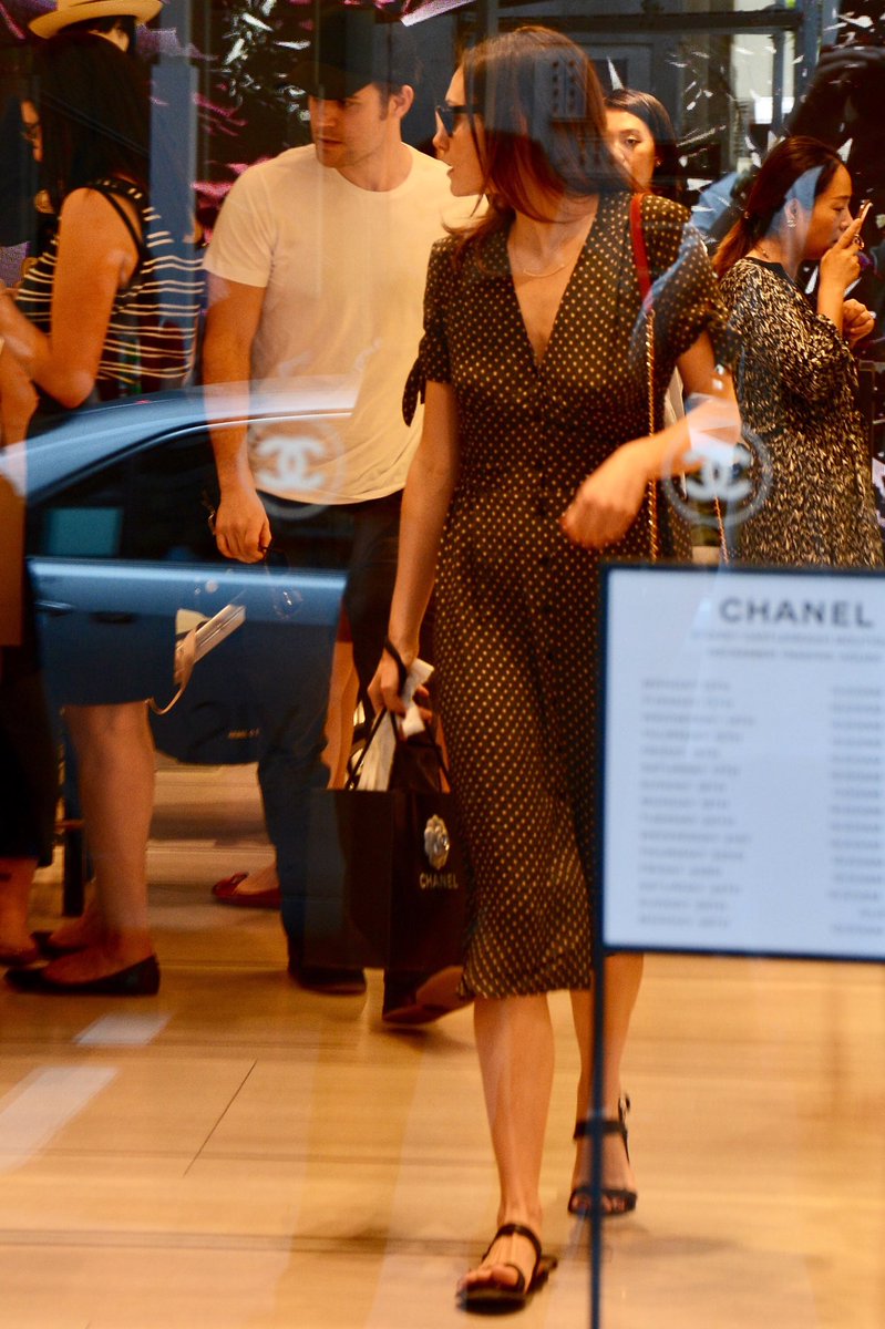 doppelvision's tweet photo. .@CHANEL 👜Phoebe Tonkin seen shopping in @CHANEL in Sydney🇦🇺 with Paul Wesley on Monday. https://t.co/bC1oo6j0ct