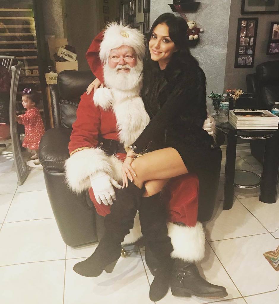 Never too old to sit on Santa's lap🎅🏼☺️.. #3daystillchristmas