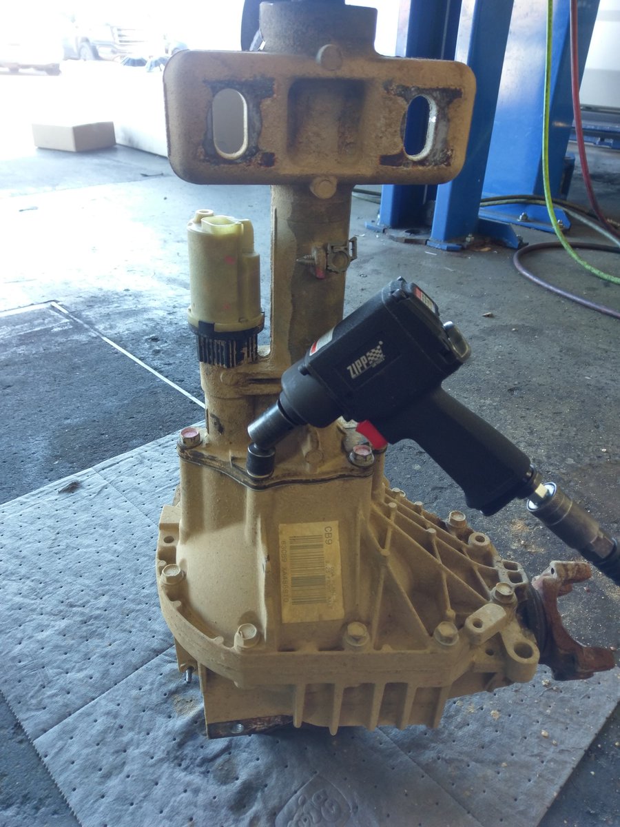 TheRealObie29's tweet photo. Just finished up a front differential unit with my @ZippAirToolUSA ZIW335. This little unit although small packs serious power! #CardNerd https://t.co/aLkvWq2nOB