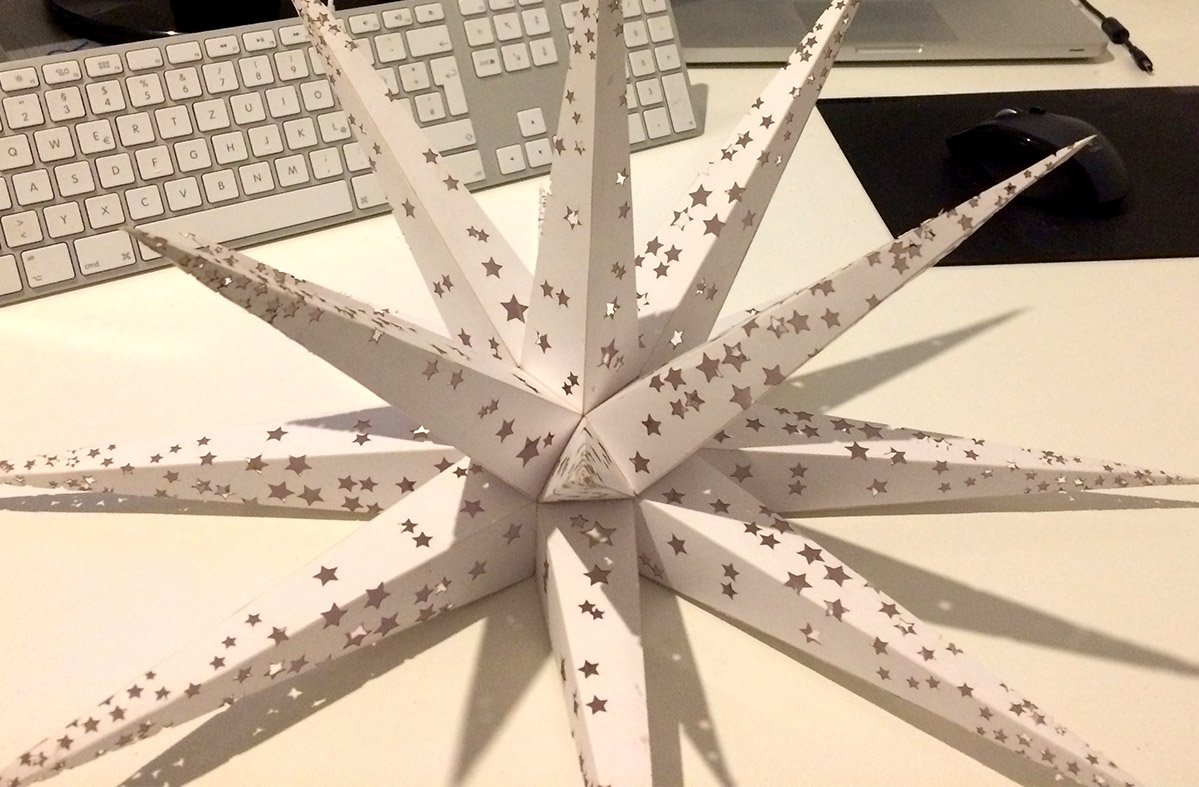 ThomasMuellerMT's tweet photo. diy moravian star - happy holidays #lasercut #moravianstar #troteclasers #fablabmunich #mt75 #thomasmueller #diy #makers #lights https://t.co/I3eP25O1cR