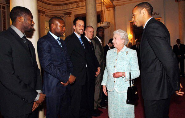 Le Message Hilarant D'Emmanuel Eboué À La Reine D'Angleterre Lors D'Une Rencontre Au Palais Royal