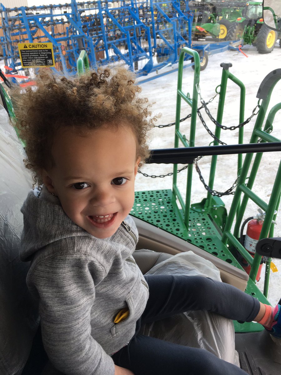 ChuckWeinknecht's tweet photo. Someone's happy for one last ride in the combine this year!!! Thanks @MapleFarmEquip and @Czubko https://t.co/ibYrDJW1Sk