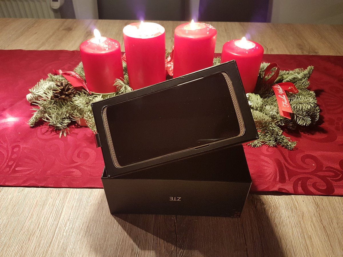 StrangeTechnic's tweet photo. Wunderbar köstlich verpackt hat mir @Techloupe eine wahre Freude unter den Baum kommen lassen. Vielen Dank. #BroWirdAugenMachen #AxonMini https://t.co/S3UzVfdK84