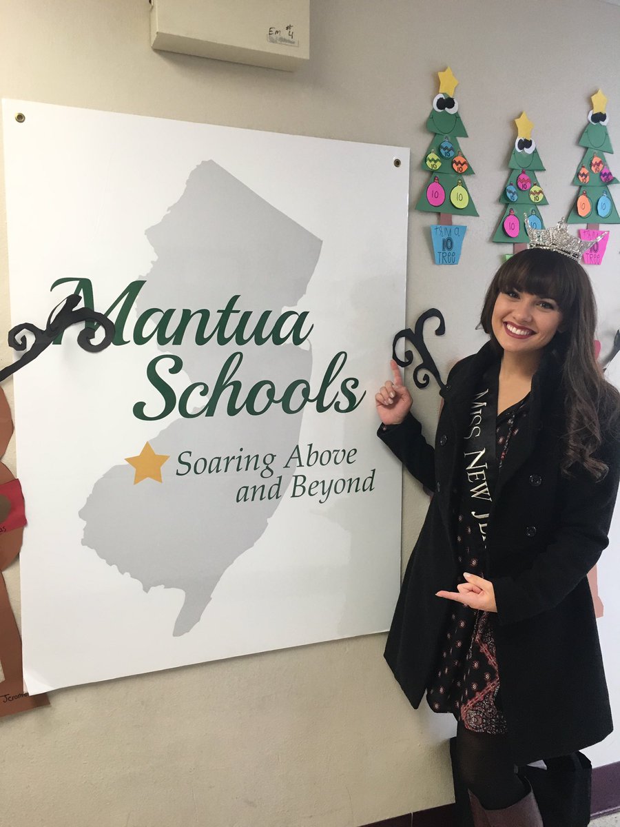 MissAmericaNJ's tweet photo. Read "If You Give a Mouse an iPhone" to Sewell school 3rd graders today! #MissNewJersey #CyberAware #AWorldOfDifference https://t.co/NFagYTTftD