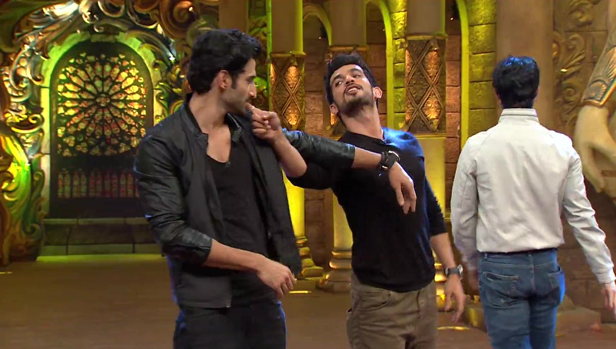 SakshiiSays's tweet photo. this moment ,ROFL it was #throwback #sidhant #CNB on Gandha Colors https://t.co/WYFP9NSKDP