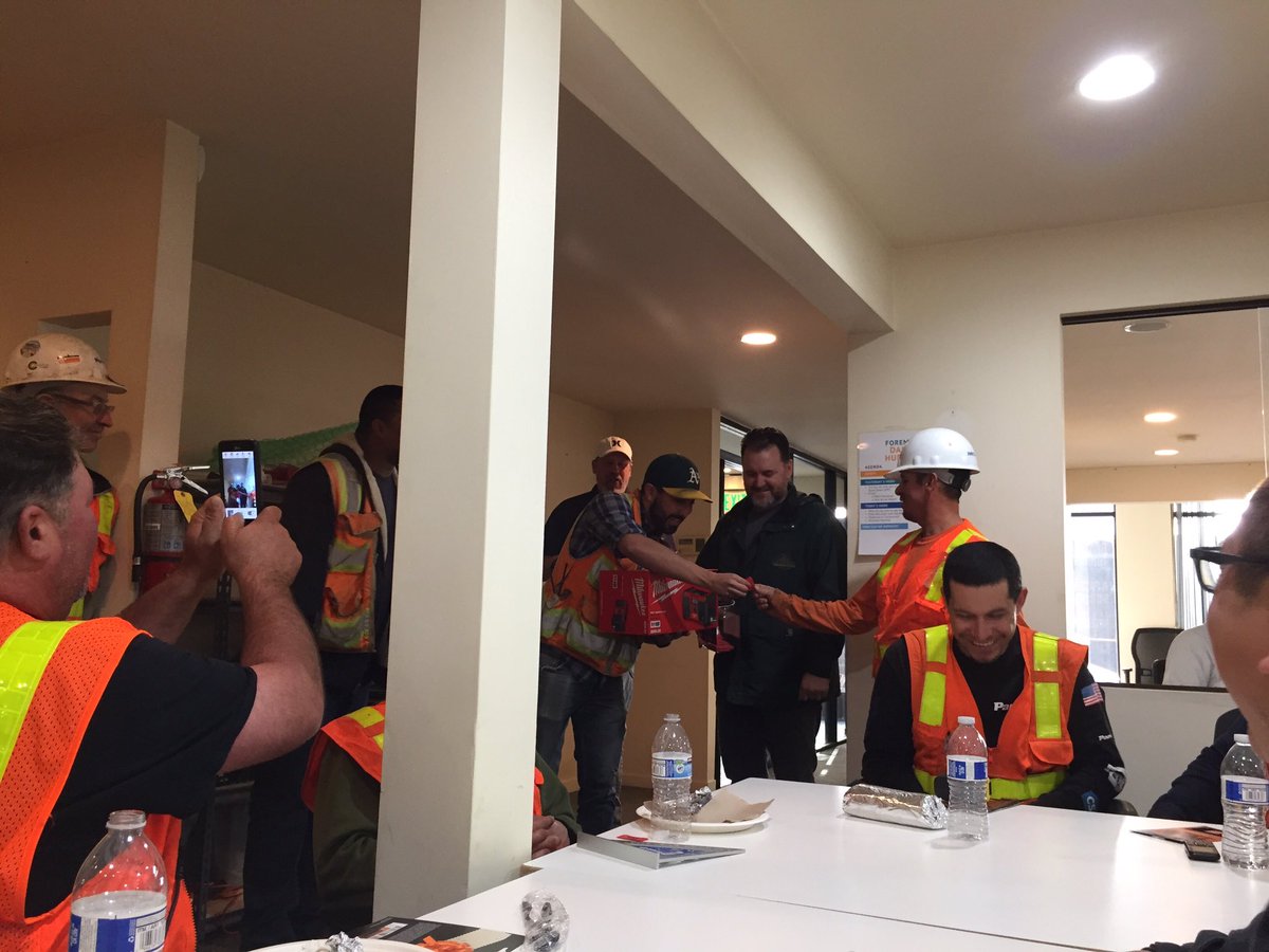 Ellen_Tung's tweet photo. Party at the VNMOB! Salva won the grand prize. Shoutout to Troy &amp; Mick the planners, Frankie the MC, and Tom the paparazzi. @pankowbuilders https://t.co/MVn8Yc2pTK