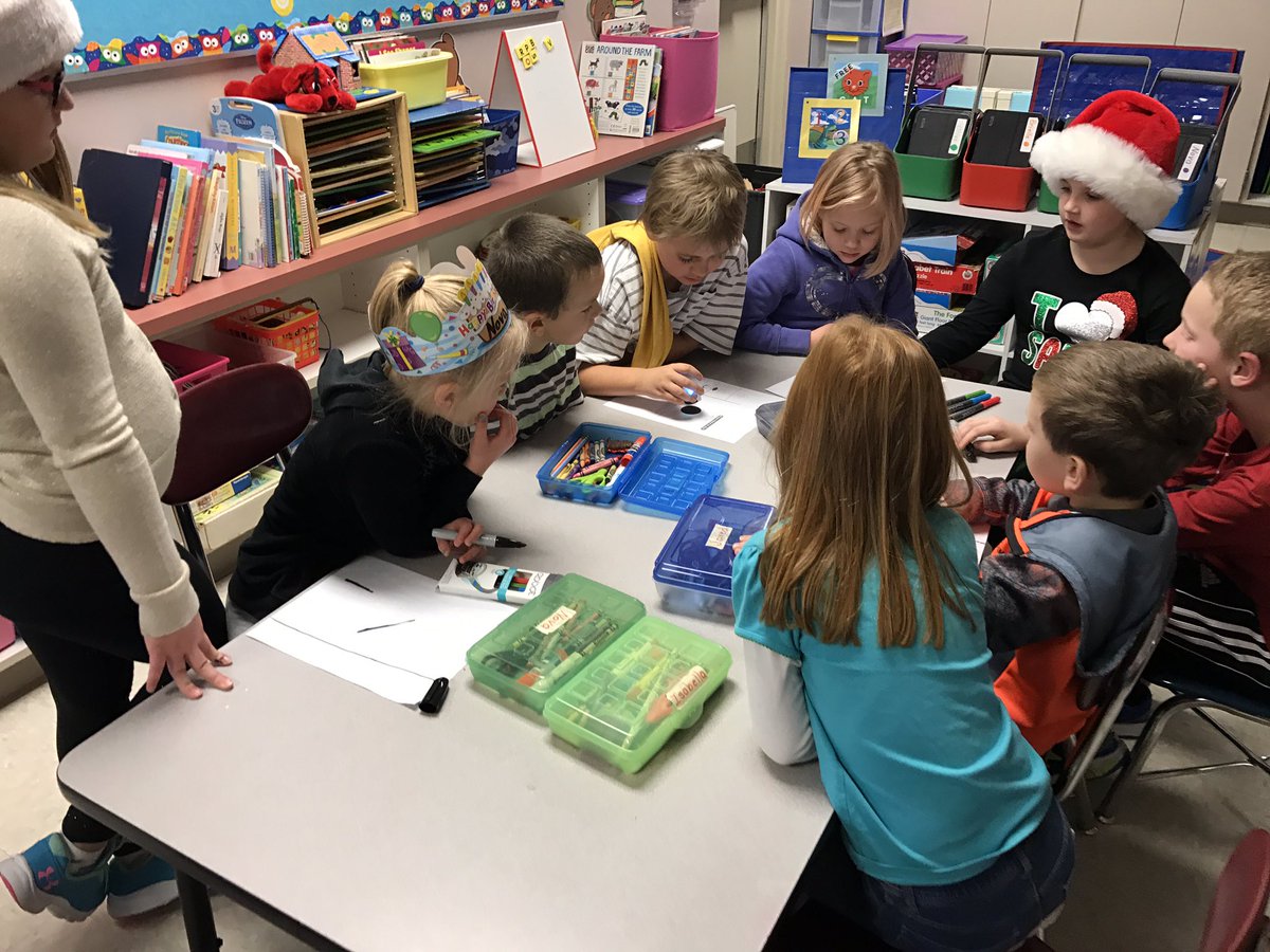 MissField5's tweet image. We love Collaborative Coding...Kinders and Third Grade! @OZOBOT @BBEschools @msmelby16 #holidaycoding