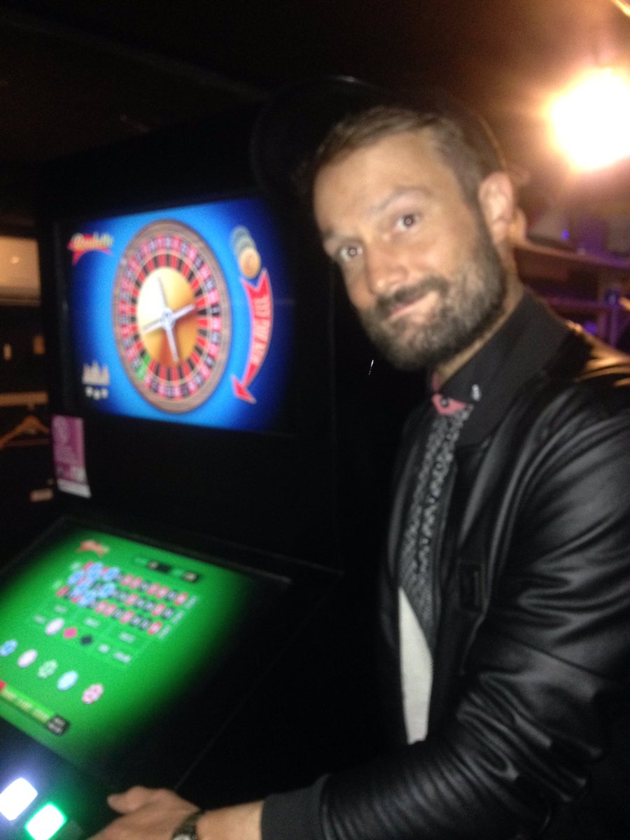 TheRSC's tweet photo. Just won on the Slotty's ! Is right laaaaa! #RazorRules #Razor #MercyAmbush #RSCMercy https://t.co/8Qg5ssE2Rc