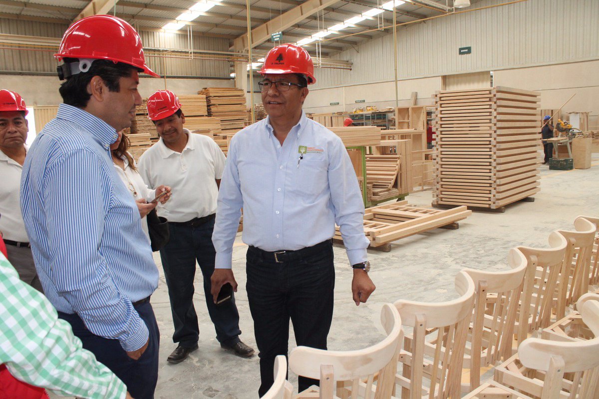 Ambiente_GobOax's tweet photo. Realizo recorrido en fabrica de muebles TIP, empresa 100%natural, administrada por pueblos mancomunados de la Sierra Norte, #EmpresadeExito. https://t.co/Ly6DAMtq0q