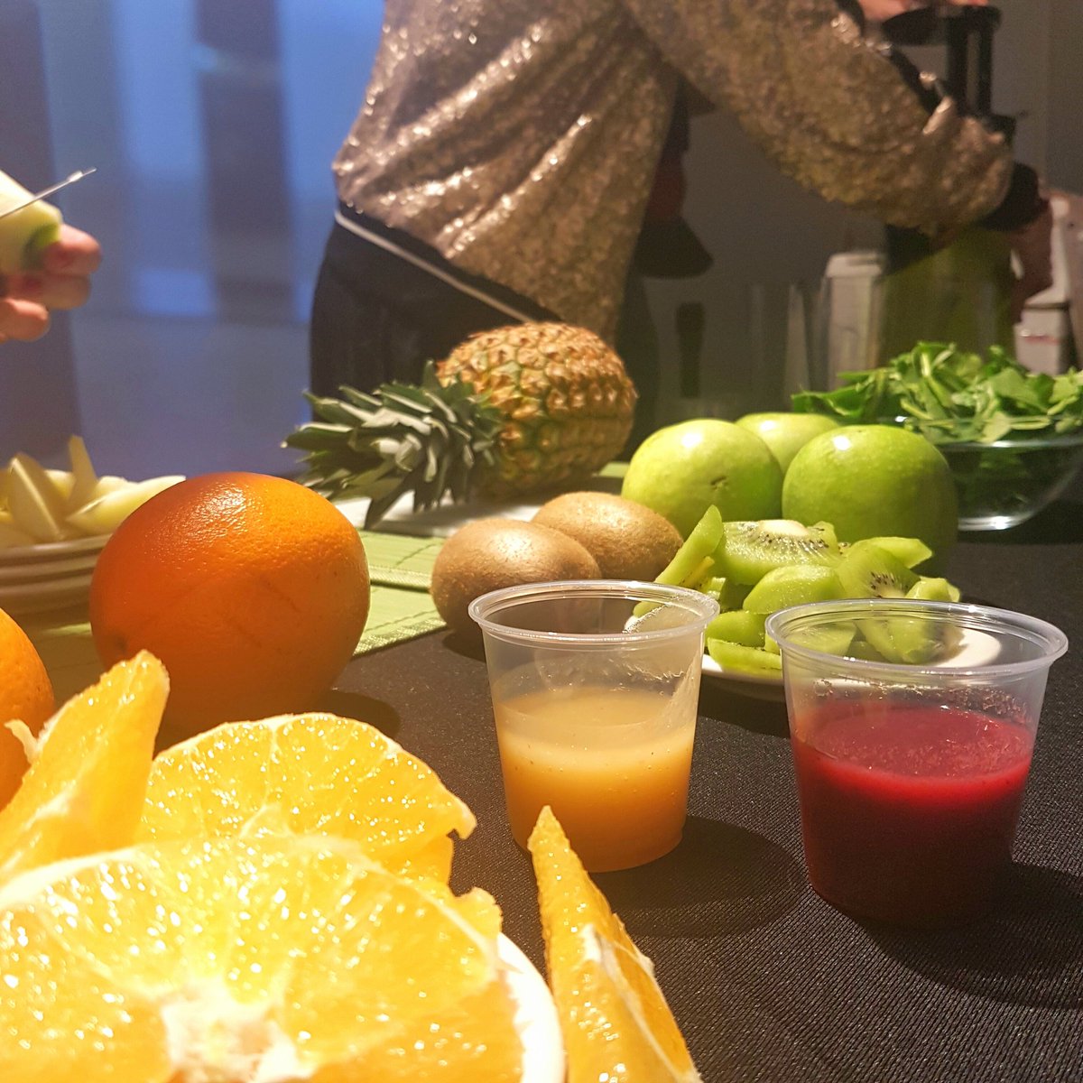 LaHuelladeOtto's tweet photo. Aprendiendo de grandes profesionales para adentrarnos en una vida #healthy. Gracias @mallorcare y @nutrimedic_ por esta experiencia #detox https://t.co/a68o1hesrD