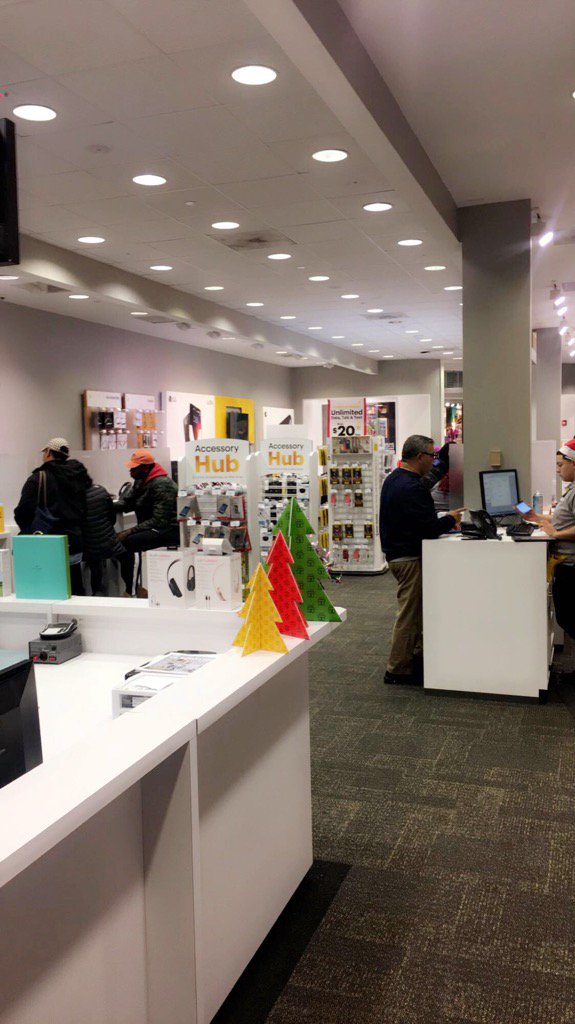 SprintCTDistr's tweet photo. 3 days till 🎄🎄🎄....Come get a Free Smartphone 📱📱📱 https://t.co/w08W2oS0c1