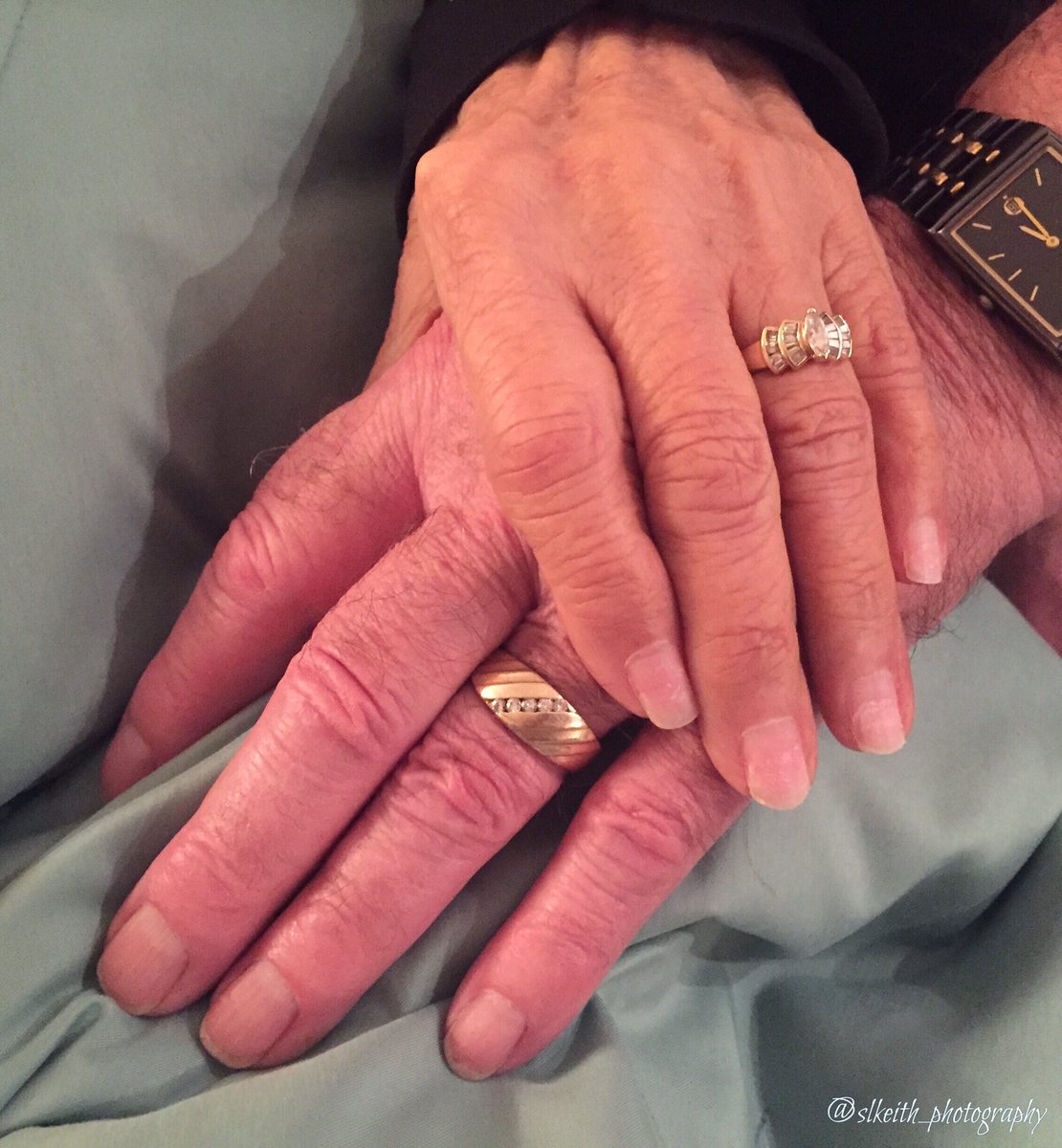 Watching Cancer take my mom from my dad after 56 years together was heart wrenching. RIP Mom.❤️
#fuckcancer #rip #love #loss #precioustime