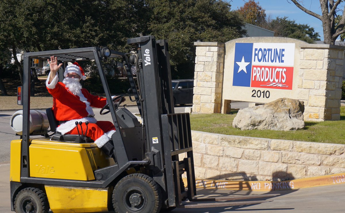 Accusharp's tweet photo. #AccuSharp #Team is working hard getting all of our products shipped!  #MerryChristmas AND #HappyNewYears #knifesharpeners #TexasChristmas https://t.co/hpctOTCZck