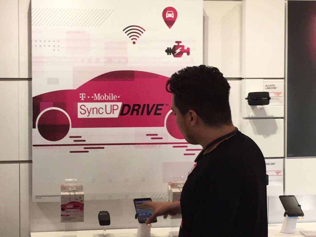 The secret to selling SYNCUP Drive at Suniland? Everyone demonstrating! @JonFreier @m_wan4life @LazaroPaula01