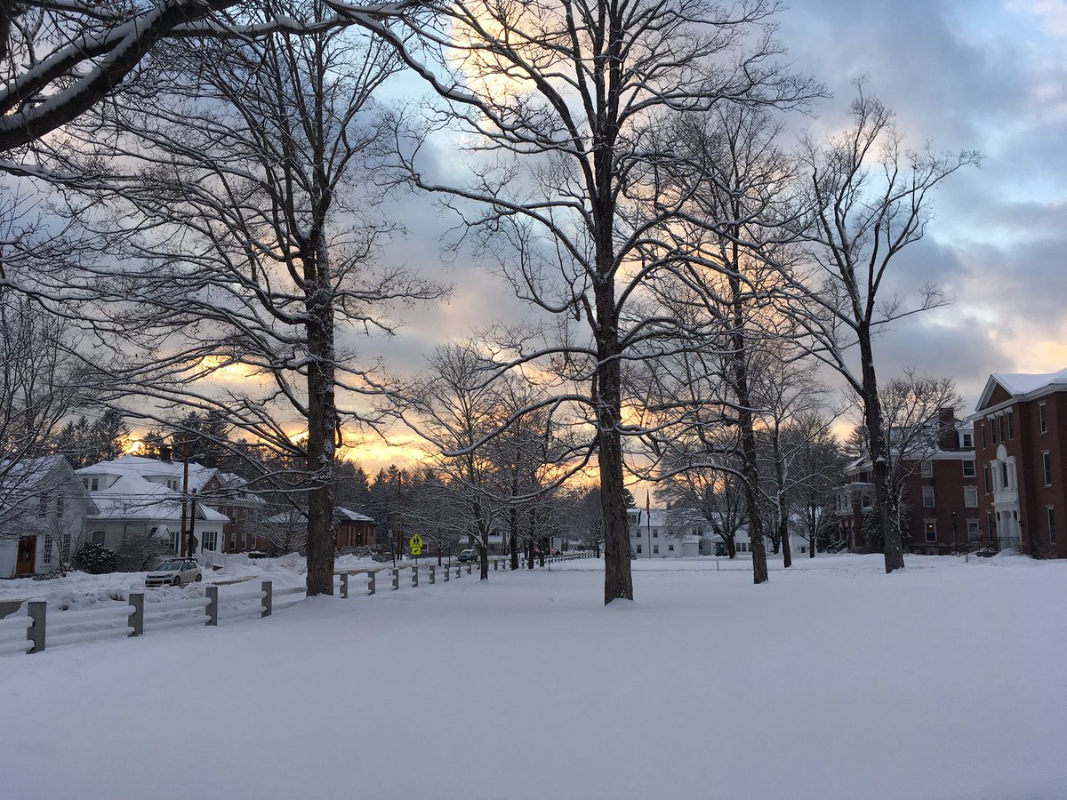 mcolleenbrown's tweet photo. Happy Holidays @NHSHuskies #postcard https://t.co/fz7nRNUrEw