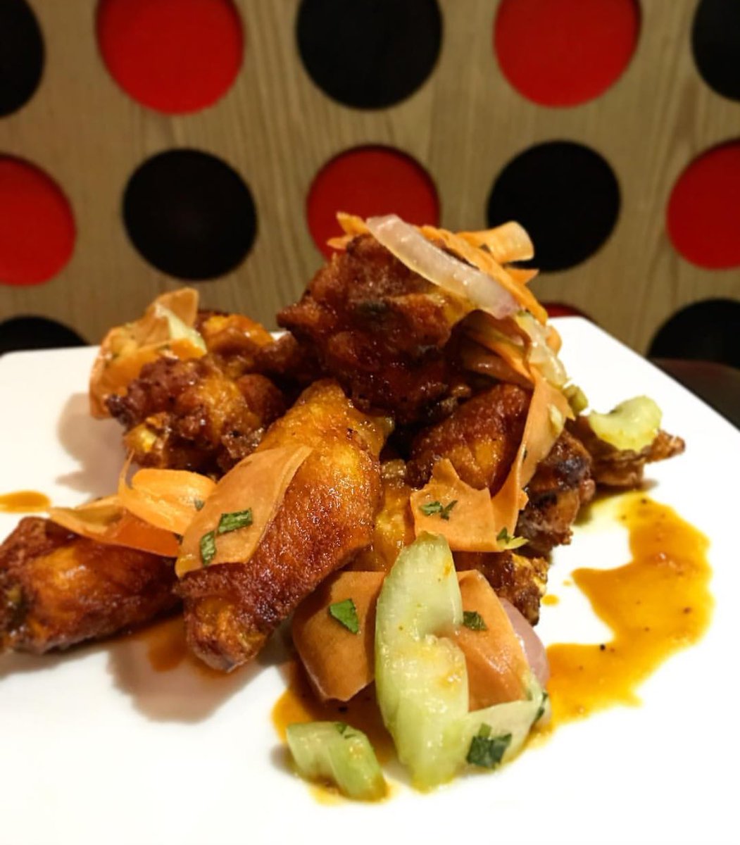 A little wings and connect four action while we watch the <a href="/Giants/">New York Giants</a> vs <a href="/Eagles/">Philadelphia Eagles</a> game at @SLATENY! #CCPR