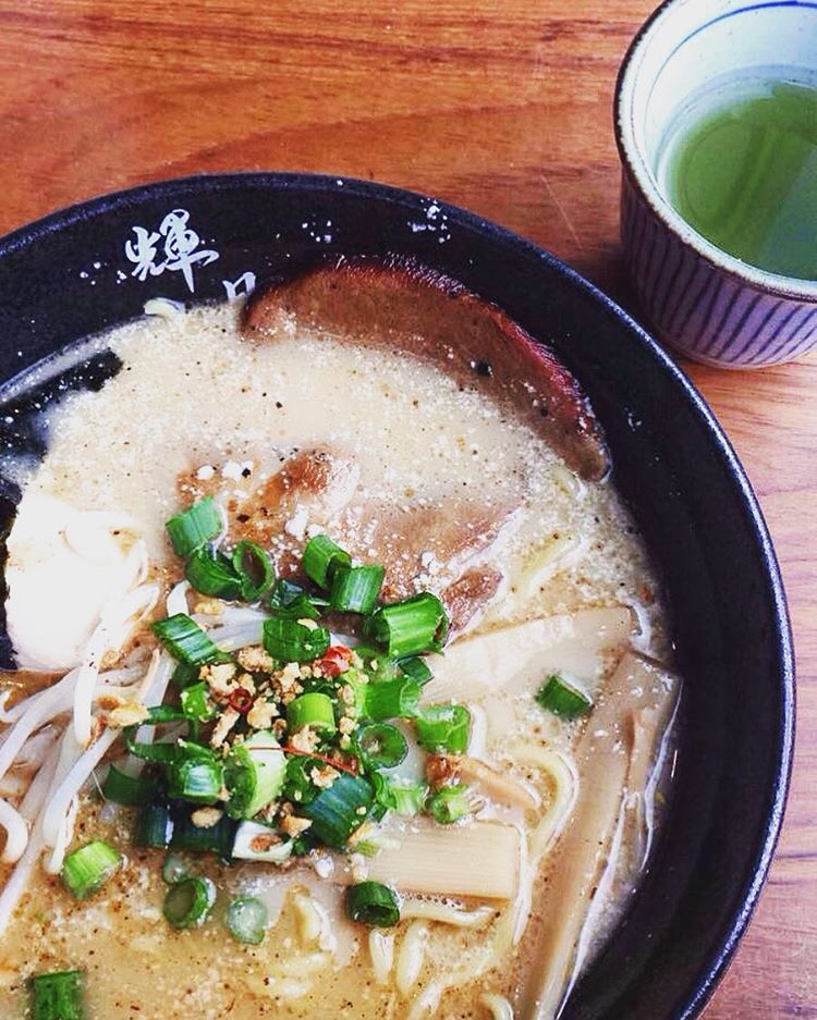 Double down on the warmth this holiday season with some of our signature green tea to go with any bowl of ramen from our menu ♨️