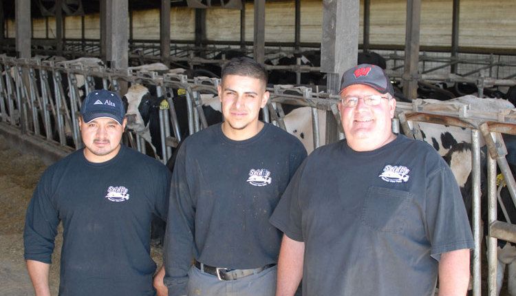 feed_mngr's tweet photo. How they handle problem-breeding cows -> To DNB or not to DNB? #dairy #farm  https://t.co/DBwPCZIw0e https://t.co/wX6vChx3QH