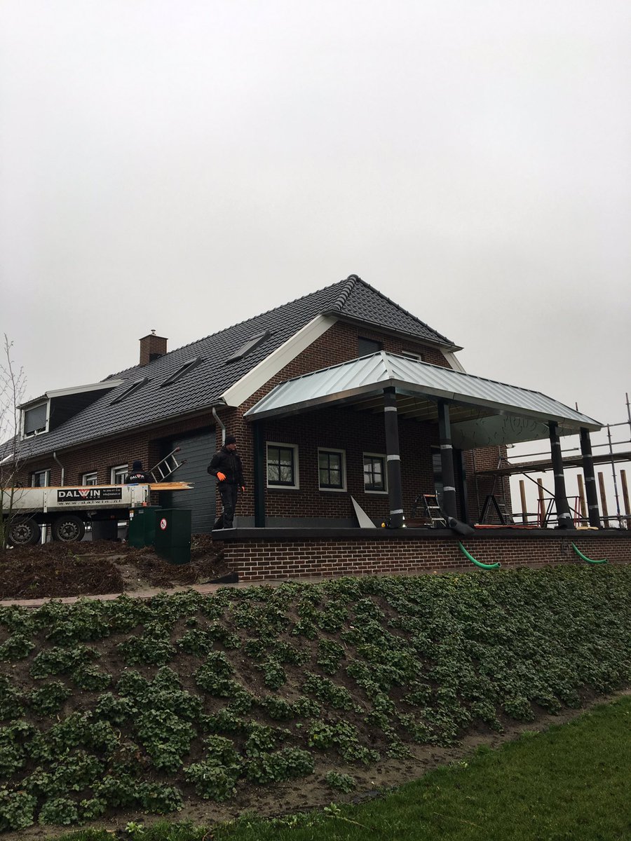 dalwinbouw1's tweet photo. #Veranda met #zinken #dak en #sterrenhemel bijna klaar. https://t.co/lQ5Fhrj5U2