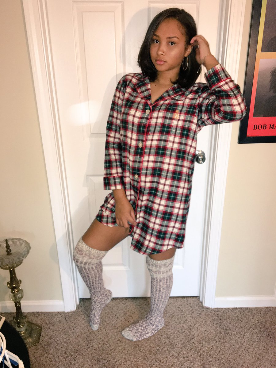 RyGlizzy's tweet photo. He was playin wit me then but he waitin now 🤷🏽‍♀️💜 https://t.co/ucgzRDaWCS