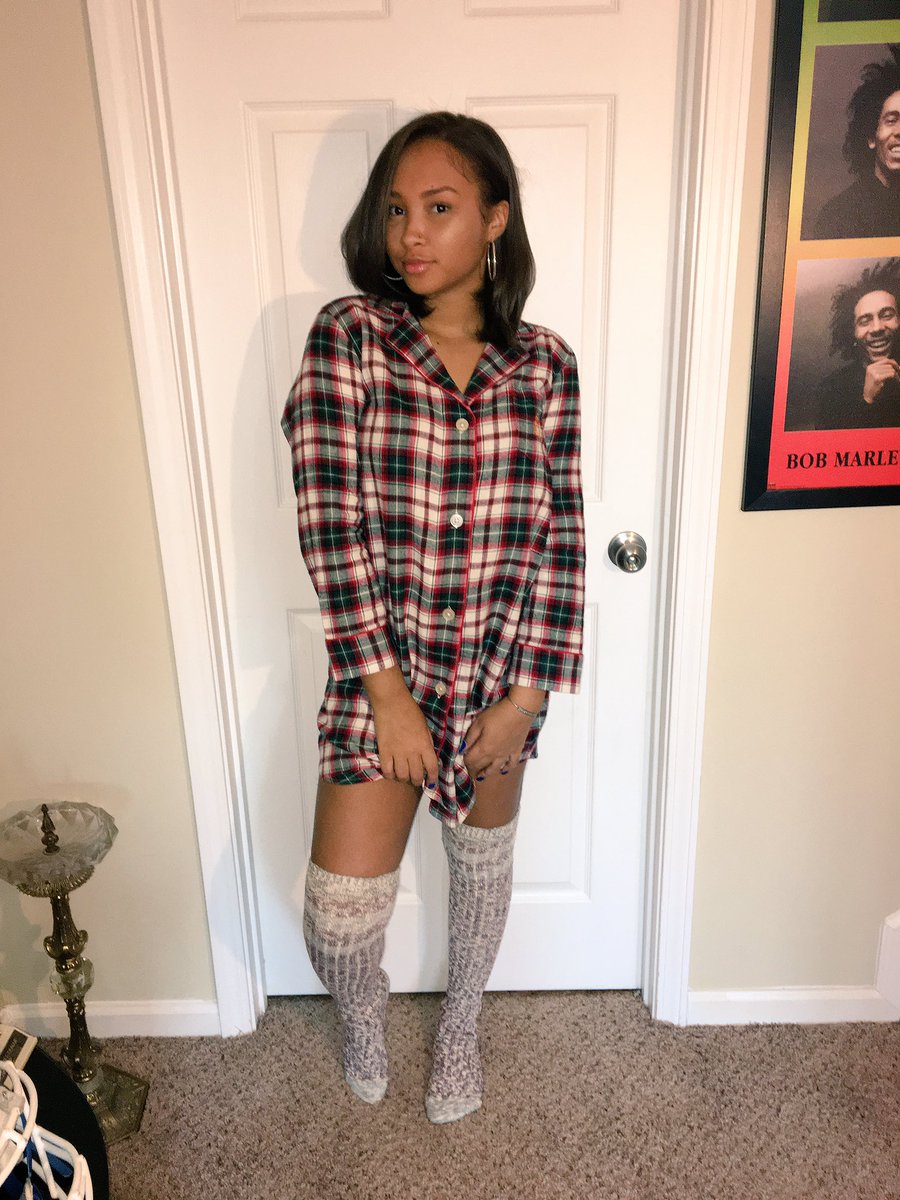 RyGlizzy's tweet photo. He was playin wit me then but he waitin now 🤷🏽‍♀️💜 https://t.co/ucgzRDaWCS