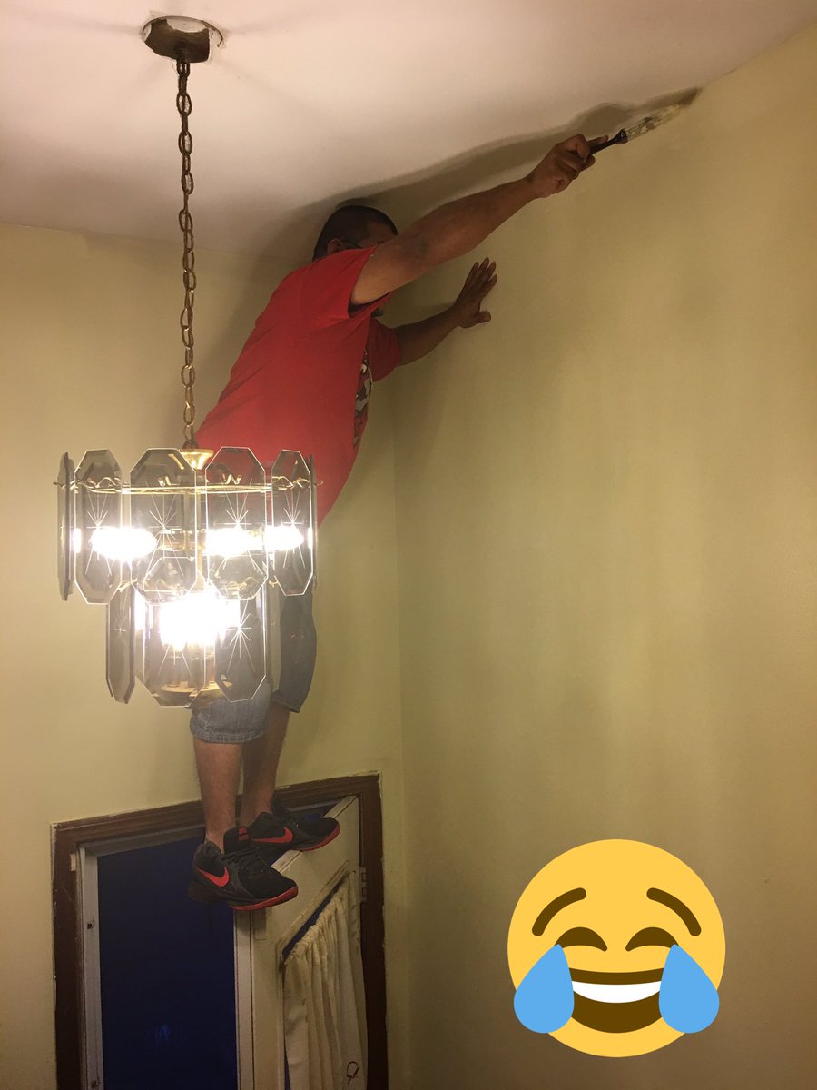 GoodTweet__'s tweet image. Lui il n'a pas peur 😂