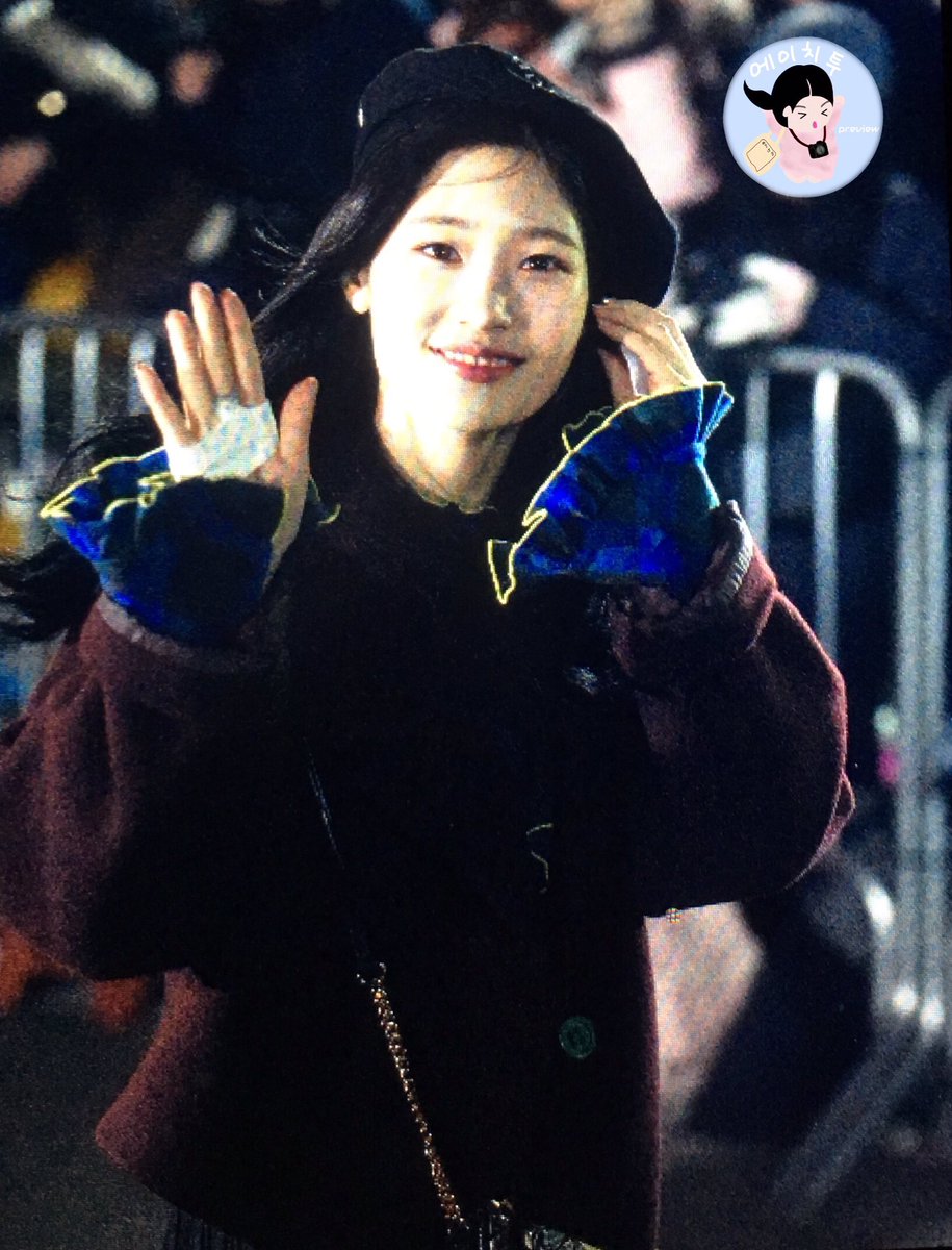 hlayk1201's tweet photo. 161223 뮤뱅 출근길 채연이 #정채연 https://t.co/H7obXwcr5T