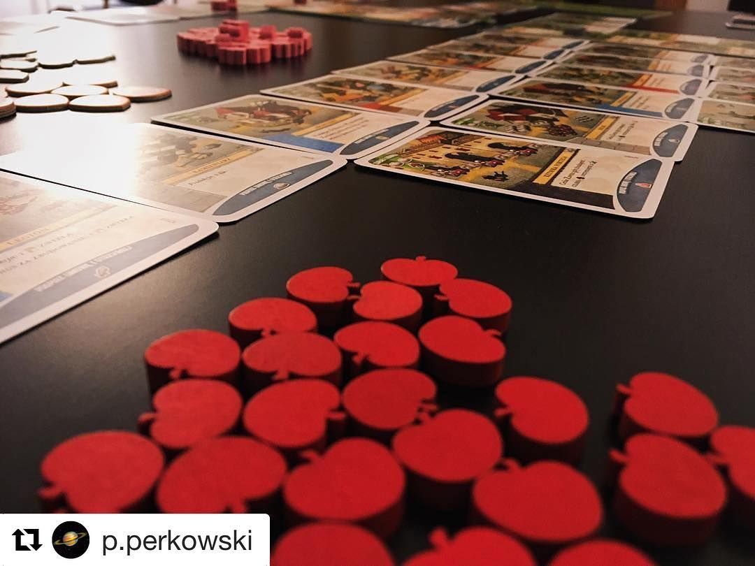 trzewik's tweet photo. If only these tomatos were stones... ;) #imperialsettlers #boardgamesthattellstories #fanph… https://t.co/657bqfNVTU https://t.co/hFpGiGEn6k