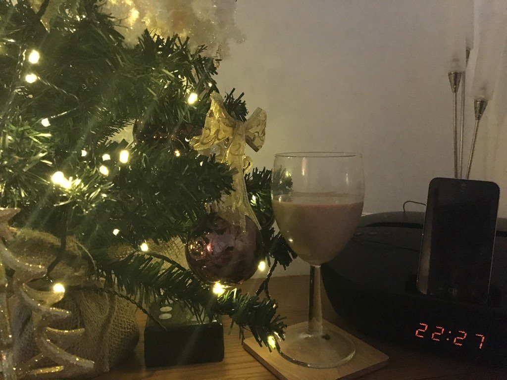 HeatonAmanda's tweet photo. Think my hand slipped pouring the baileys. #christmascheat https://t.co/wawhgpspWo