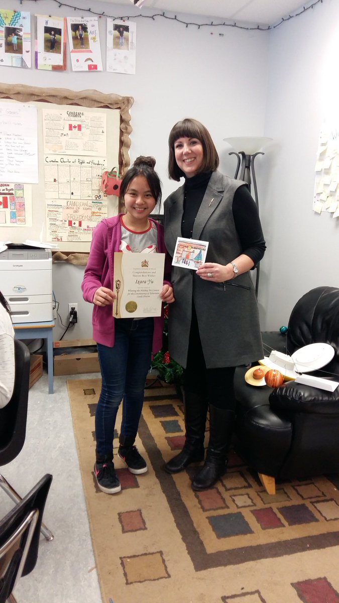 RadomskiClass's tweet photo. Thanks @nicolergoehring for visiting! Congrats to Miss.Ixara for winning the Xmas card contest! https://t.co/dIFlleOkTc