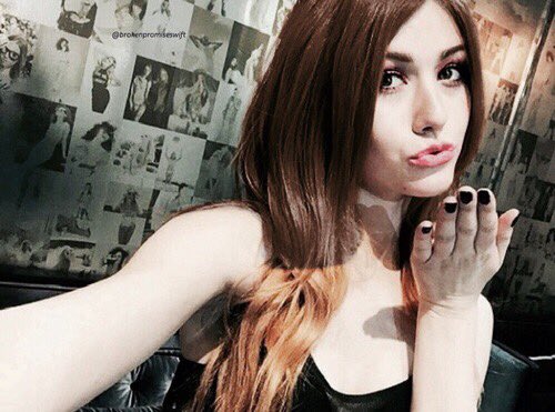 ToubiaBrasil's tweet image. Eu pegava e guardava num potinho e você? 
CLARY FRAY IS COMING