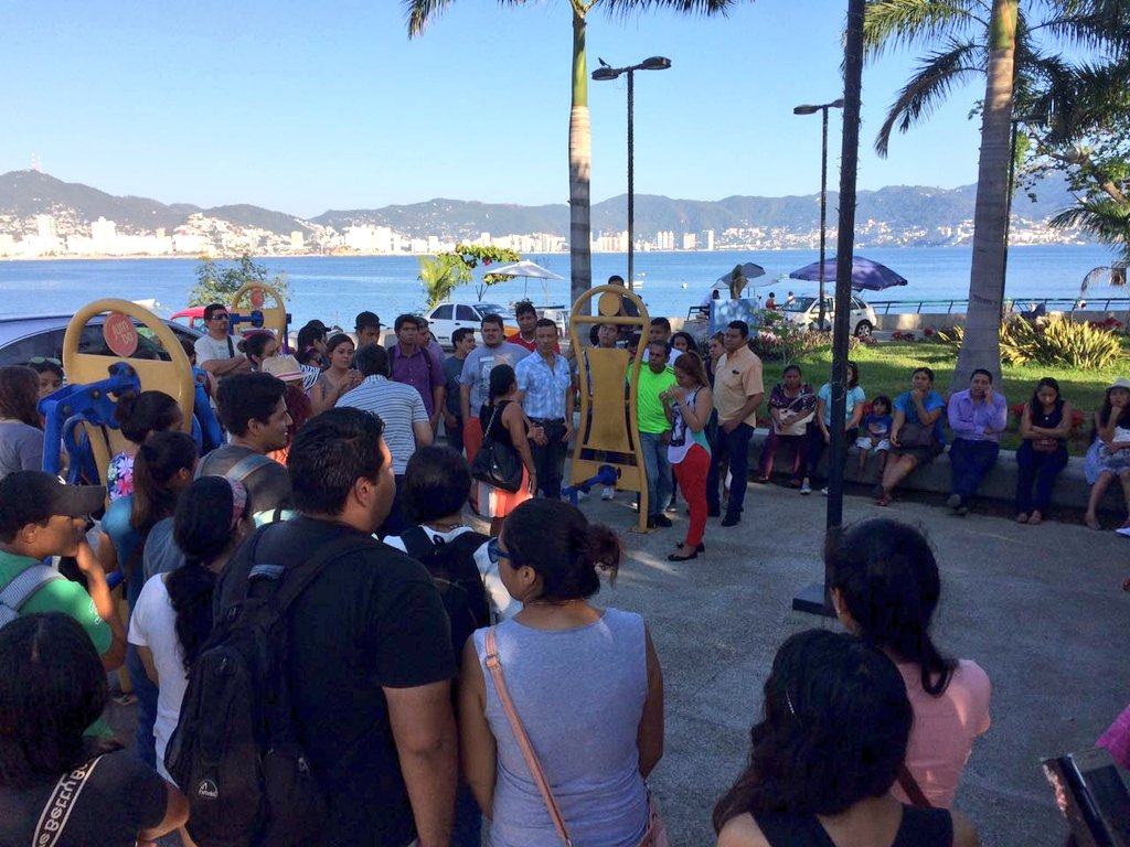 Sectur_Acapulco's tweet photo. #MisMomentos2016 reunión de voluntarios de #HolidayParade2016 en #Acapulco este 25/Dic a las 11:00am @AcapulcoGob @SECTUR_mx https://t.co/Ln6BDyVAyQ