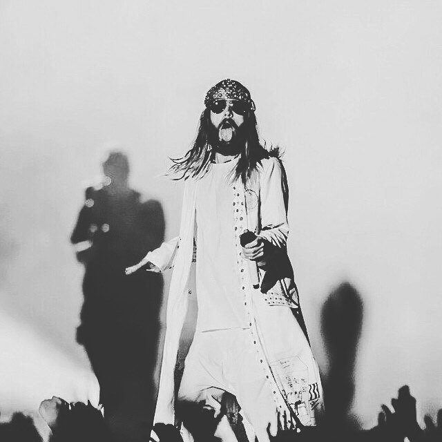 littlebluepeony's tweet photo. The seriousness of this man, in the picture, is poor 😂😂😂
#KingJared
@30SECONDSTOMARS @JaredLeto https://t.co/OzX3QZ5XHo