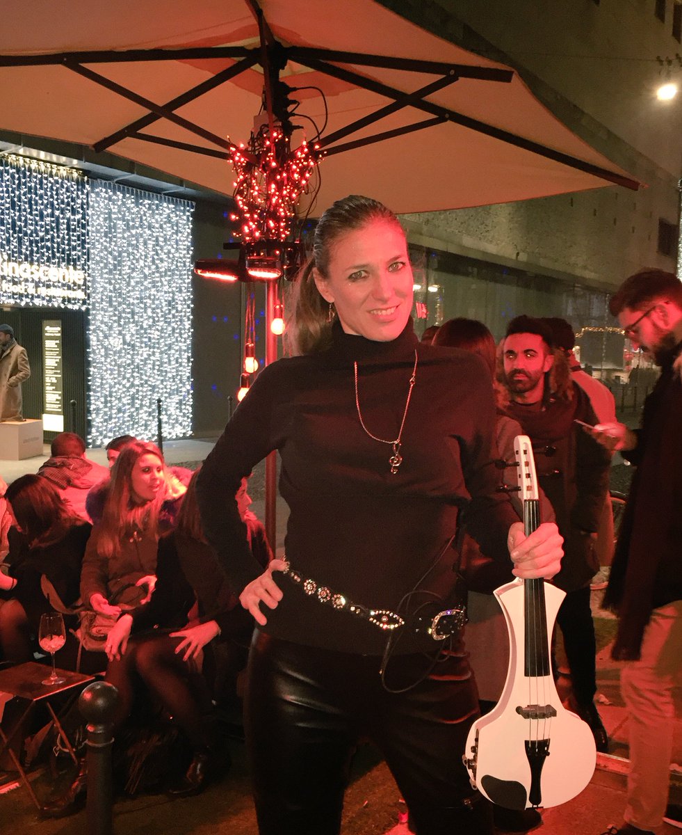ElsaMartignoni's tweet photo. #top #night at @STRAFHOTEL #afterjesus @milano_eventi #elsaviolin https://t.co/QyYrLb1QU8