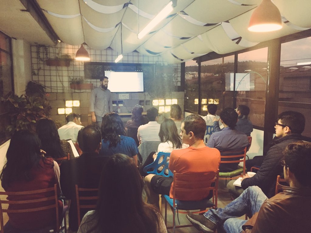 WorkingUpEC's tweet image. Ya estamos con Sebastián Muñoz en nuestro Workshop #ToolsforEntrepreneurs! Casa llena de proyectos, ideas y sueños!