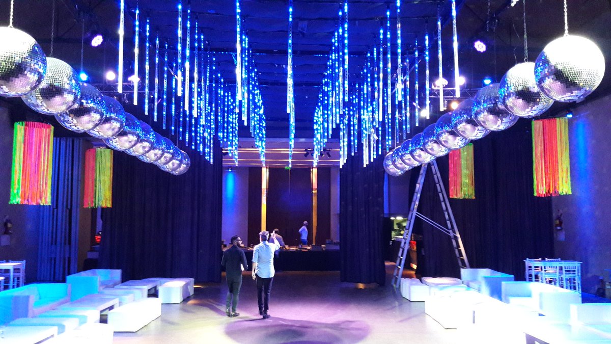 Preparando LA fiesta <a href="/BancoGalicia/">Galicia</a> seguros #fluo #equipo <a href="/FrGroupstaff1/">FR GROUP EVENTOS</a> @GauriCatering nos divertimos mucho, siempre