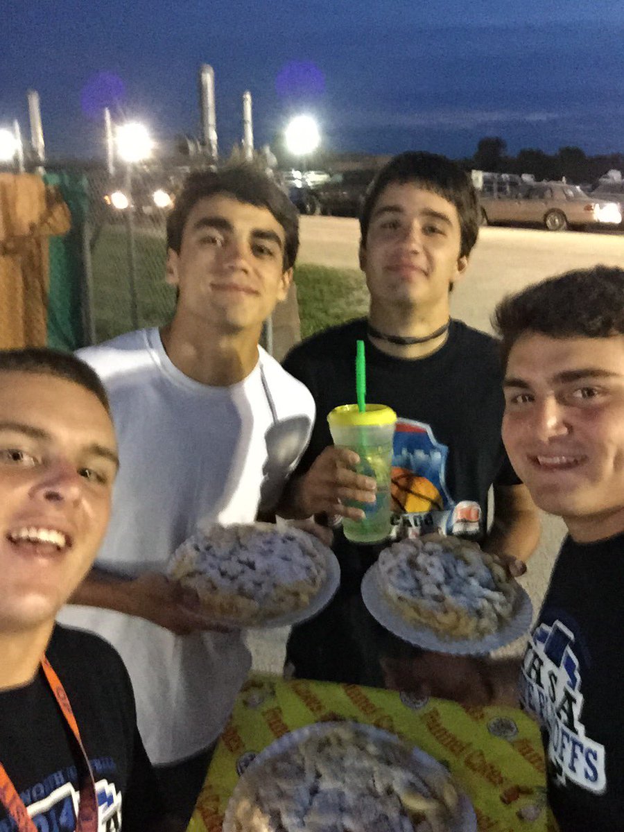 lee_kelly37's tweet photo. Happy birthday fat man @quinncalcagno54 have a good one "senior leadership gettin funnel cakes" https://t.co/SV0abk5LCC