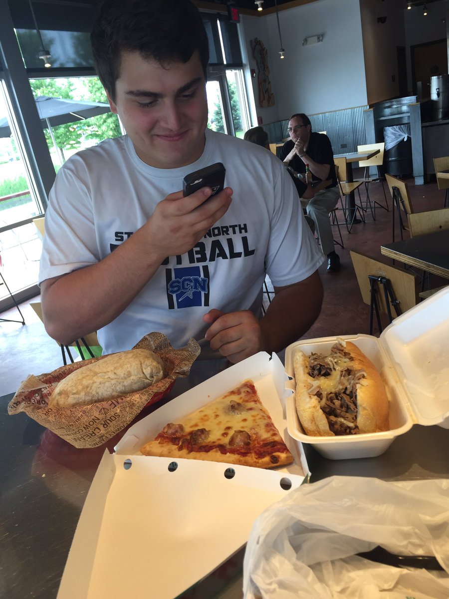 lee_kelly37's tweet photo. Happy birthday fat man @quinncalcagno54 have a good one "senior leadership gettin funnel cakes" https://t.co/SV0abk5LCC