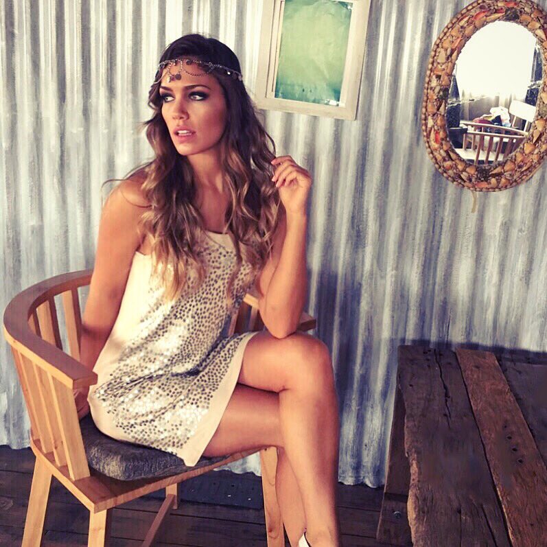 rocioroblesOK's tweet photo. Gracias @drachammadrmina por cuidar mi estética 🤗💜✨ @Valentinasshowroom 🙈🛍🎄 https://t.co/BOqhI9kQLr