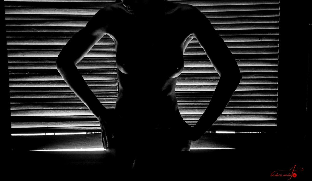 dnevula's tweet photo. #specialnight #photography #nudephotography #4brotherstudio #directordne #4bpm https://t.co/1Pg5Yox266