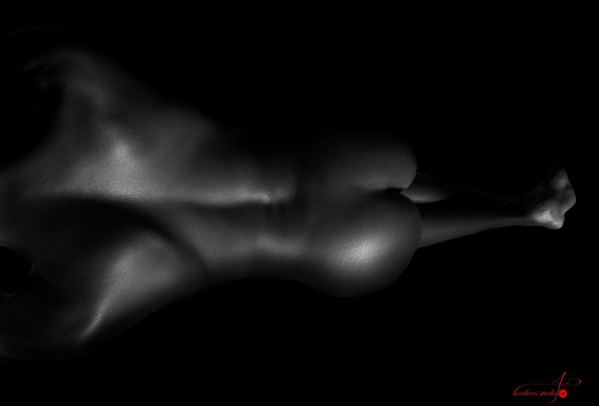 dnevula's tweet photo. #specialnight #photography #nudephotography #4brotherstudio #directordne #4bpm https://t.co/1Pg5Yox266