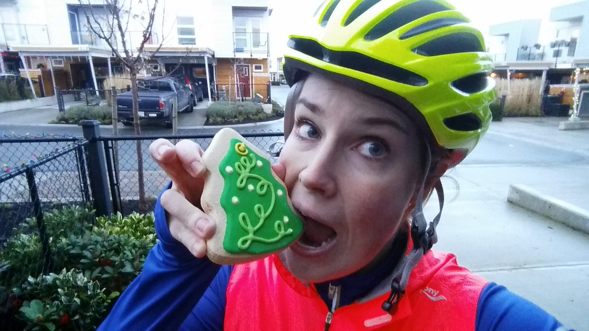 AlexDutton2017's tweet photo. Will bike for shortbread #shortbreadselfie @John_Yap #christmascookies https://t.co/nyHo2y9usO