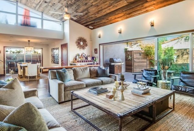 DOMAproperties's tweet image. Um...........Santa? bit.ly/2hwKAAU #NaplesIsland #realestate